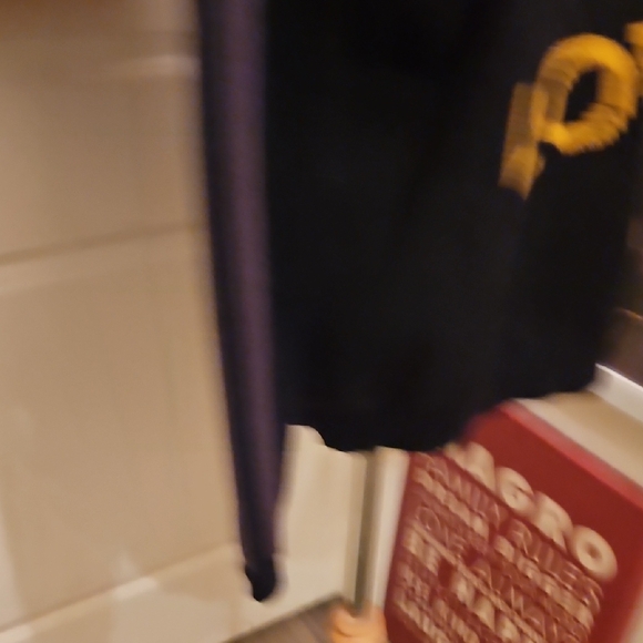 Gucci Black and Yellow Crewneck Sweater - Picture 4 of 7